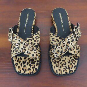 NIB Intentionally Blank Clipz Cowhide Leopard Print Sandals Size 5